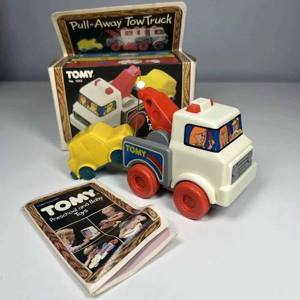 Tomy Pull-Away Toy Tow Truck Vintage 1984 No. 1043 Complete With Box & Booklet